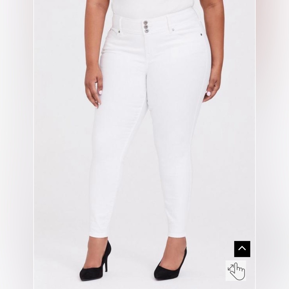 Torrid sz 30 short White Jegging - Super Stretch EUC